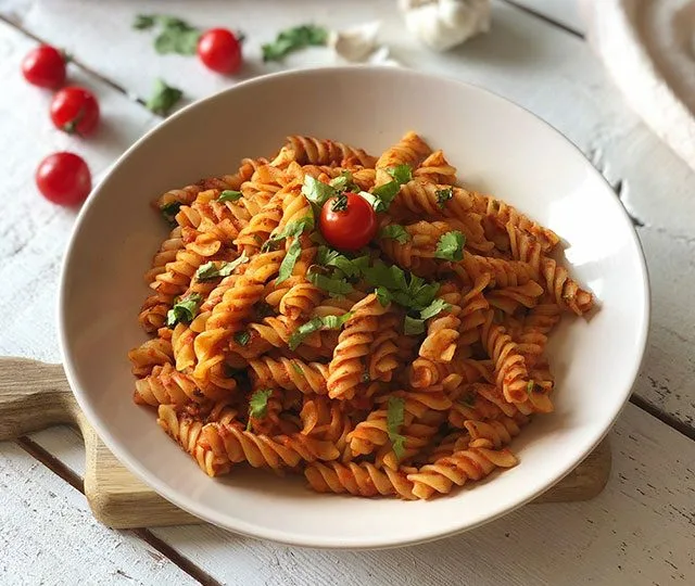 Domates soslu makarna